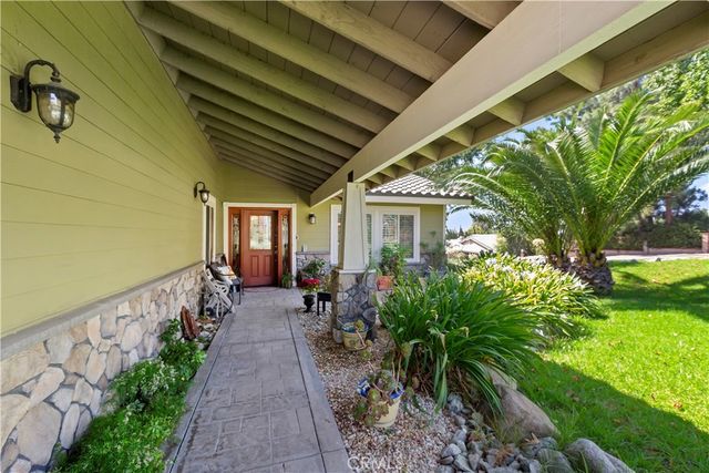 1082 23rd St, Upland, CA 91784