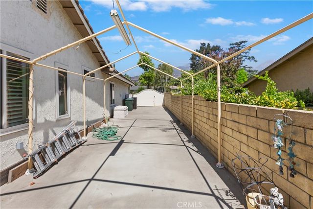 1082 23rd St, Upland, CA 91784