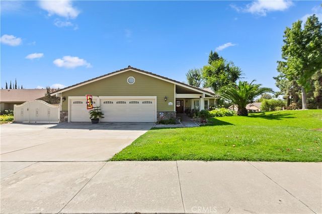 1082 23rd St, Upland, CA 91784