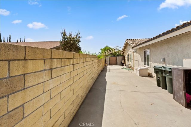 1082 23rd St, Upland, CA 91784