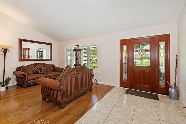 1082 23rd St, Upland, CA 91784