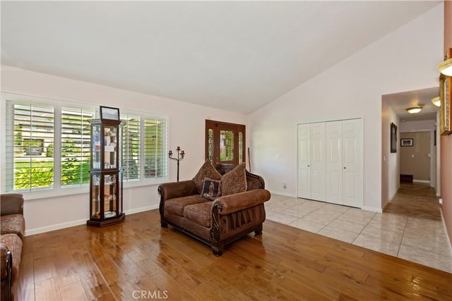 1082 23rd St, Upland, CA 91784