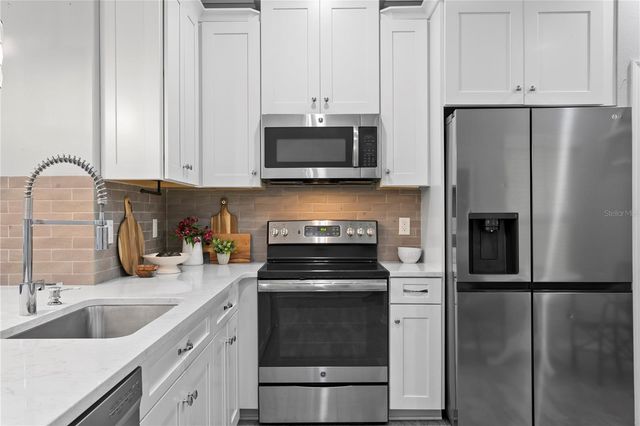 11506 CROWNED SPARROW LANE, Tampa, FL 33626