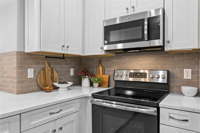 11506 CROWNED SPARROW LANE, Tampa, FL 33626