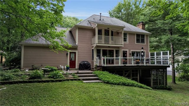 84 Middlebury Road, Orchard Park, NY 14127