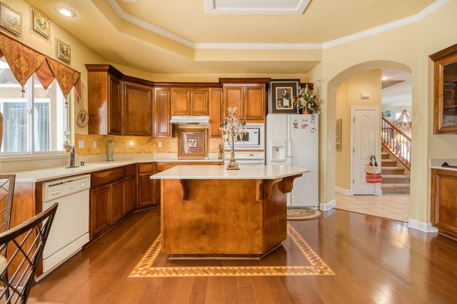 1712 Newhampton Way, Modesto, CA 95355