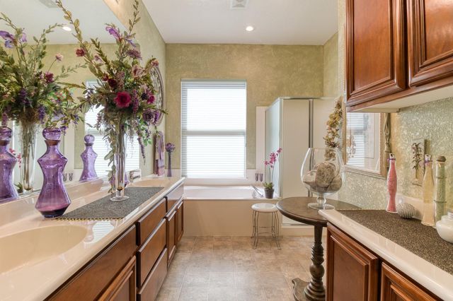 1712 Newhampton Way, Modesto, CA 95355