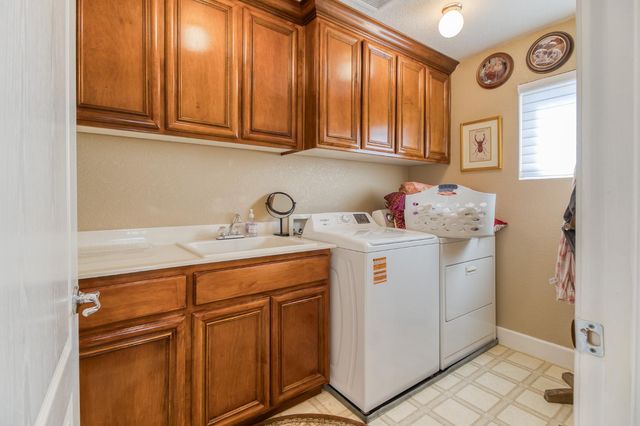 1712 Newhampton Way, Modesto, CA 95355