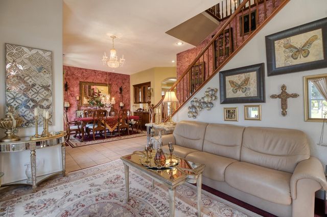 1712 Newhampton Way, Modesto, CA 95355