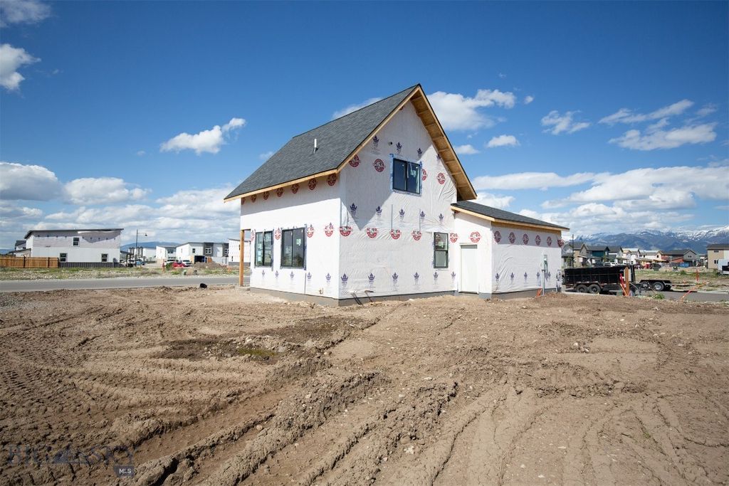 500 Spaniel Lane, Belgrade, MT 59714