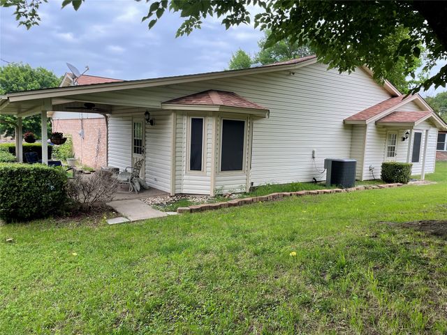 1004 Gladstone Avenue, Azle, TX 76020