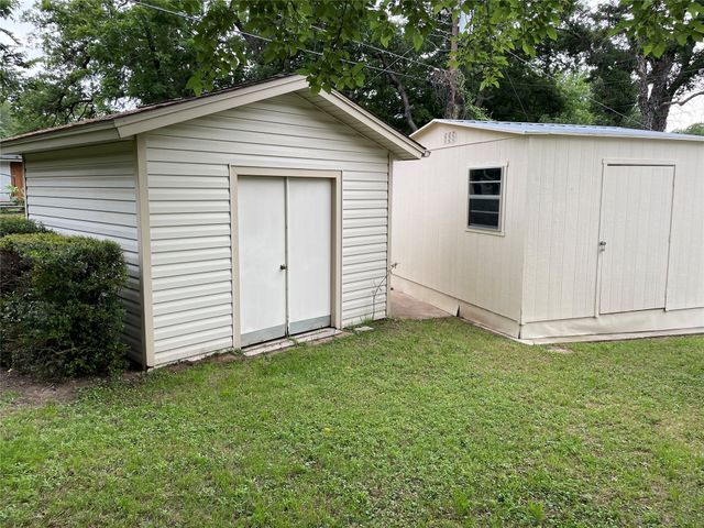 1004 Gladstone Avenue, Azle, TX 76020