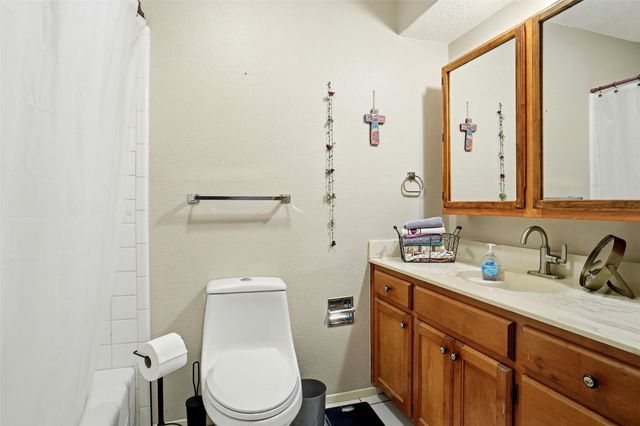 1004 Gladstone Avenue, Azle, TX 76020