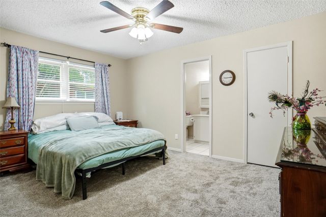 1004 Gladstone Avenue, Azle, TX 76020