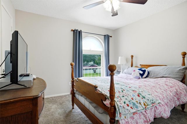 1004 Gladstone Avenue, Azle, TX 76020
