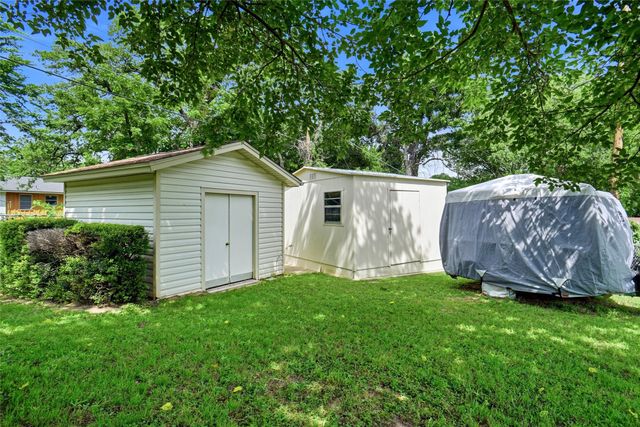 1004 Gladstone Avenue, Azle, TX 76020