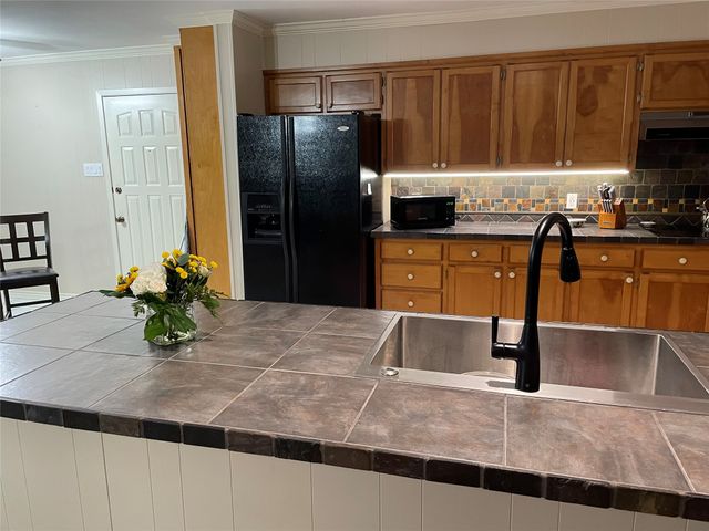 1004 Gladstone Avenue, Azle, TX 76020
