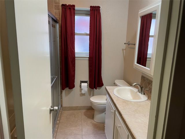 1004 Gladstone Avenue, Azle, TX 76020
