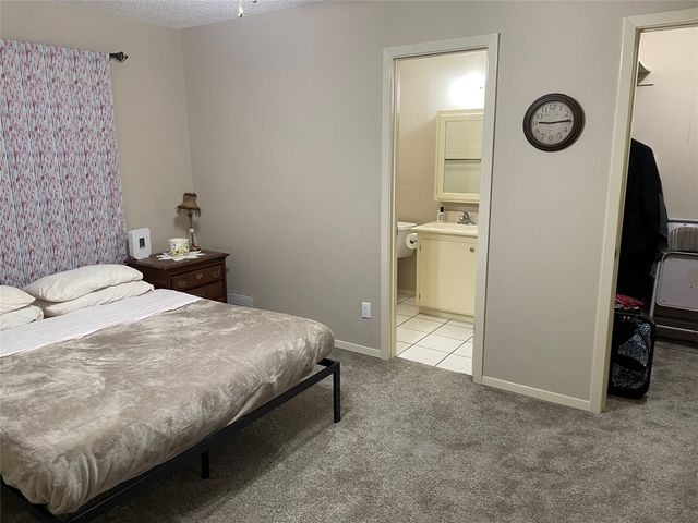 1004 Gladstone Avenue, Azle, TX 76020