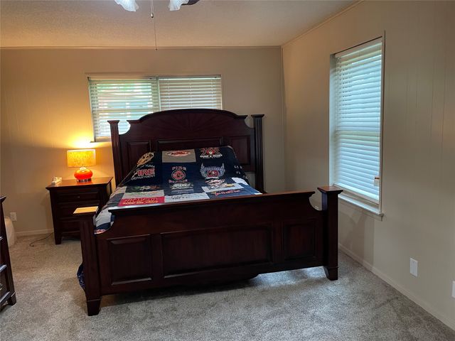 1004 Gladstone Avenue, Azle, TX 76020