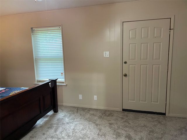 1004 Gladstone Avenue, Azle, TX 76020