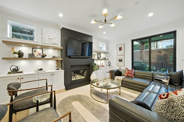 1733 N Mohawk Street 1N, Chicago, IL 60614
