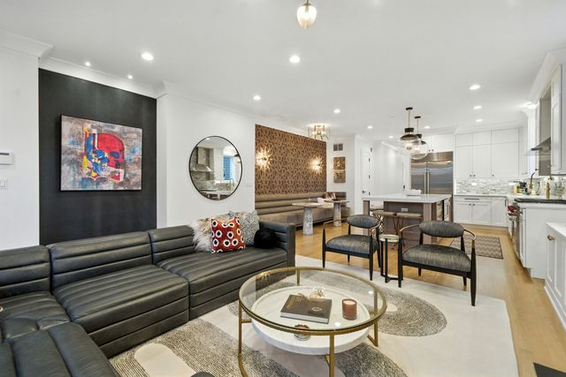 1733 N Mohawk Street 1N, Chicago, IL 60614