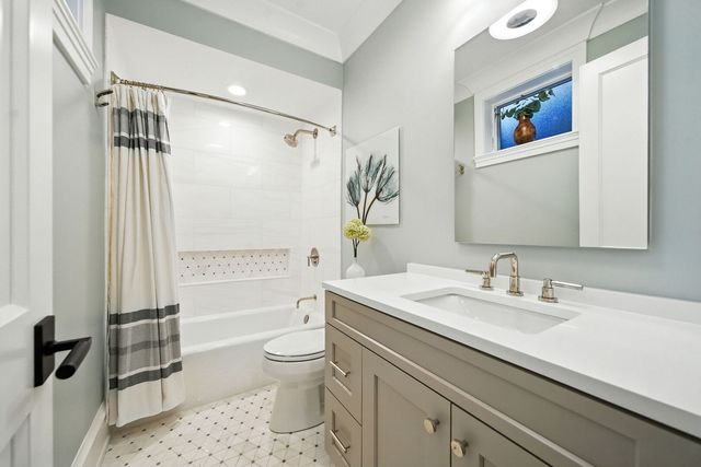 1733 N Mohawk Street 1N, Chicago, IL 60614