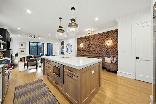 1733 N Mohawk Street 1N, Chicago, IL 60614