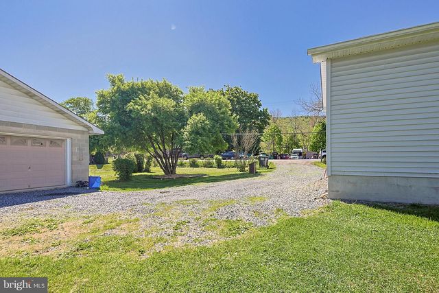 1131 E LIZARD CREEK RD, Lehighton, PA 18235