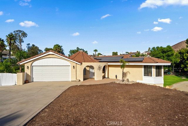22032 W San Joaquin Drive, Canyon Lake, CA 92587