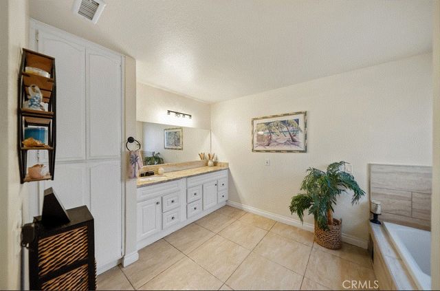 22032 W San Joaquin Drive, Canyon Lake, CA 92587