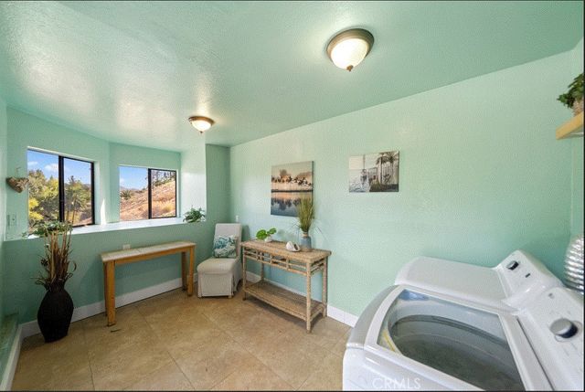 22032 W San Joaquin Drive, Canyon Lake, CA 92587