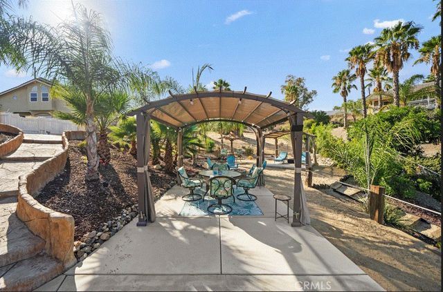 22032 W San Joaquin Drive, Canyon Lake, CA 92587