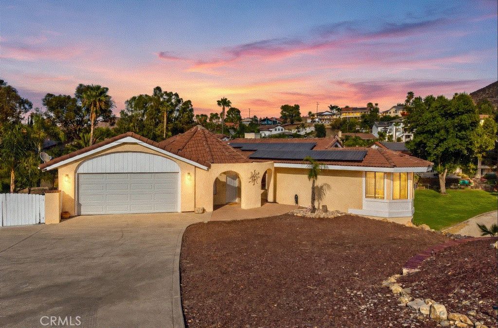 22032 W San Joaquin Drive, Canyon Lake, CA 92587