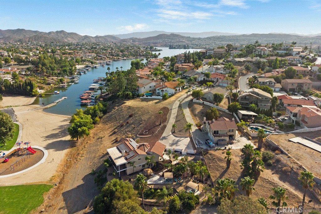 22032 W San Joaquin Drive, Canyon Lake, CA 92587 — photo 4