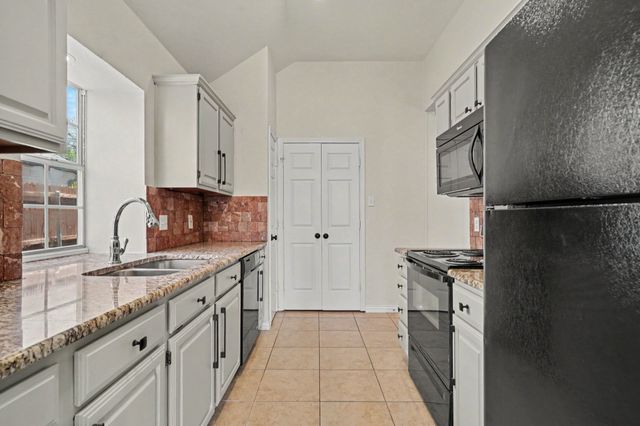 6017 Hilltop Drive, Watauga, TX 76148