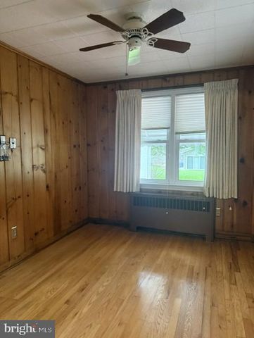 821 KENYON LN, Newark, DE 19711
