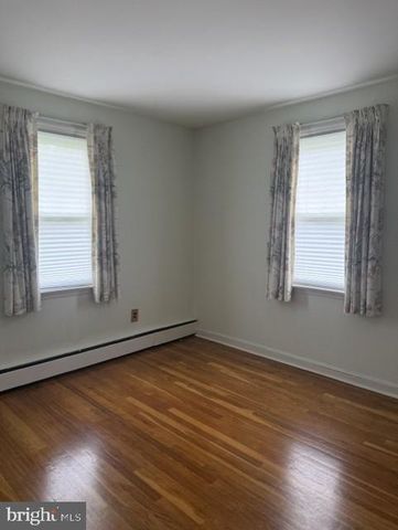 821 KENYON LN, Newark, DE 19711