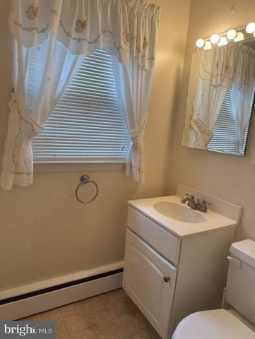 821 KENYON LN, Newark, DE 19711