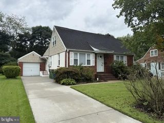 821 KENYON LN, Newark, DE 19711