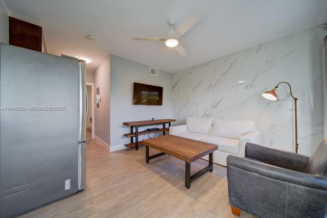 1568 Pennsylvania 325 325, Miami Beach, FL 33139