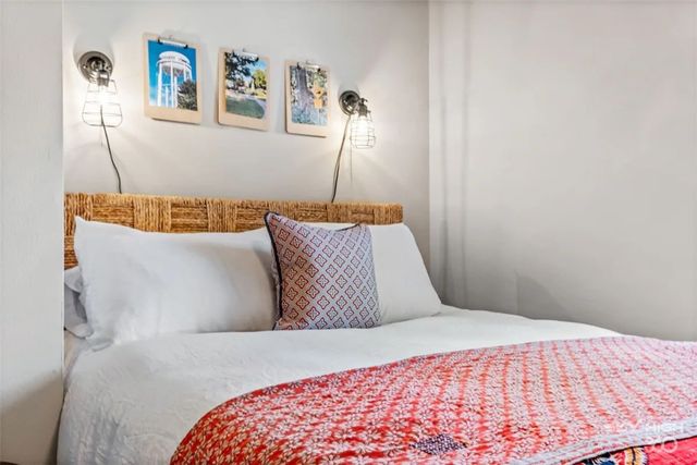 1004 NE 2nd Street, Bentonville, AR 72712