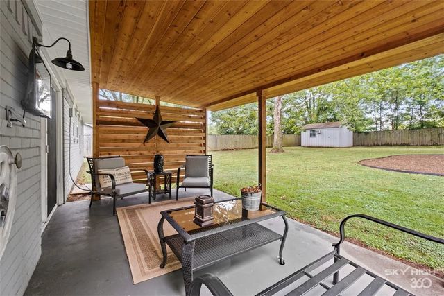 1004 NE 2nd Street, Bentonville, AR 72712