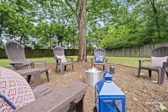 1004 NE 2nd Street, Bentonville, AR 72712