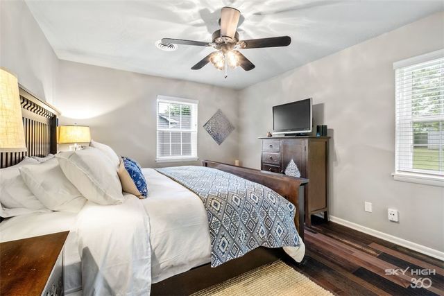 1004 NE 2nd Street, Bentonville, AR 72712