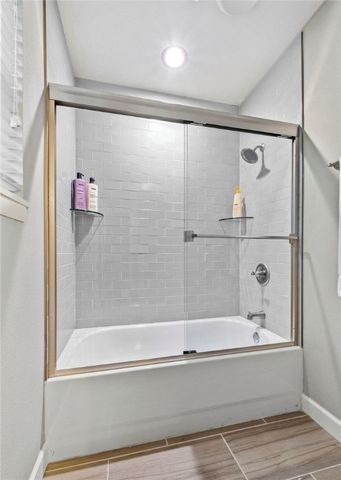 1004 NE 2nd Street, Bentonville, AR 72712