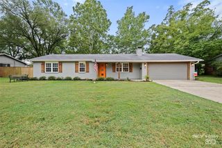 1004 NE 2nd Street, Bentonville, AR 72712