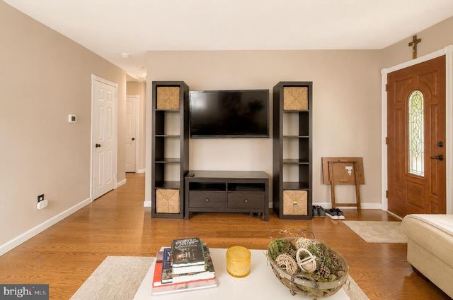 410 LARCHMONT DR, Delanco, NJ 08075