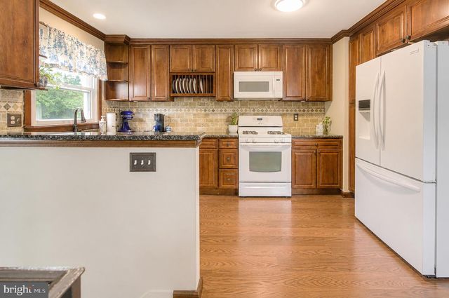 410 LARCHMONT DR, Delanco, NJ 08075